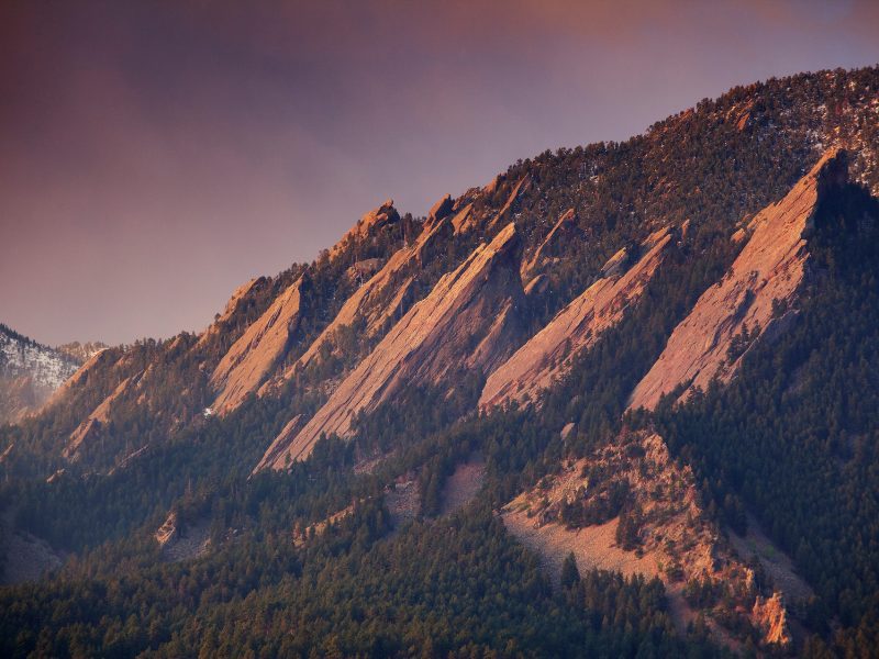 boulder to dia, dia to Boulder car service, den to Boulder CO private driver, hire a chauffer to get from Denver airport to Boulder colorado