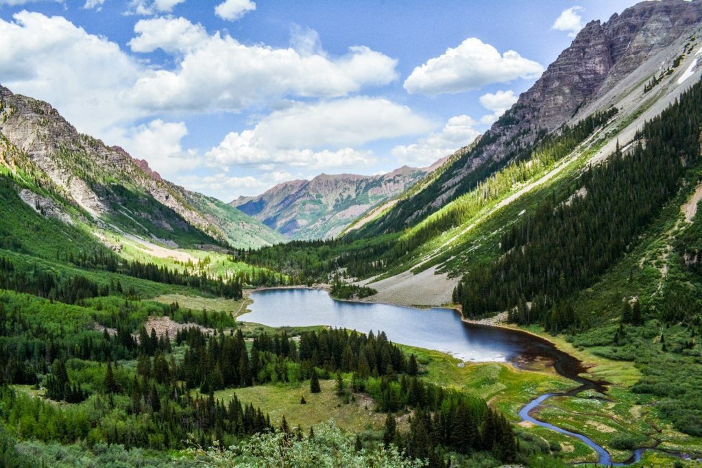 Skip the shuttle stress. Arrive in Aspen the way it was meant to be — in a luxury black car from DIA. Reliable, private transportation every time. Book today.